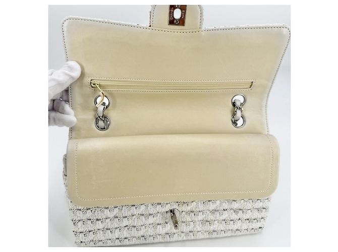 Timeless Borsa a tracolla Chanel Matelassé 25 Bianco - vista 4