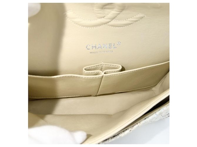Timeless Borsa a tracolla Chanel Matelassé 25 Bianco - vista 5