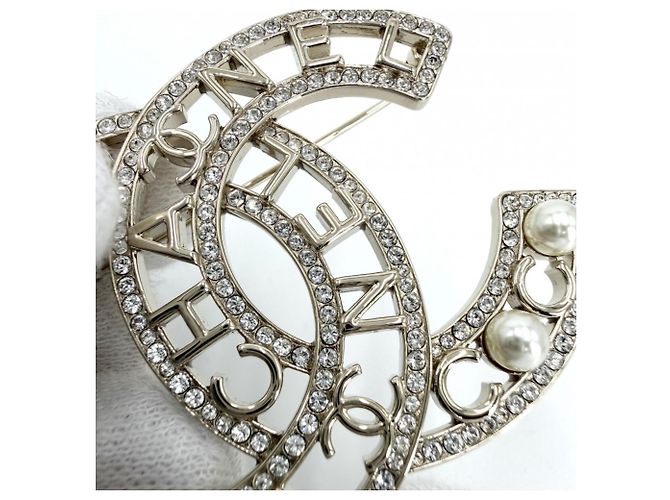Spilla in argento Chanel con perla finta e strass - vista 7