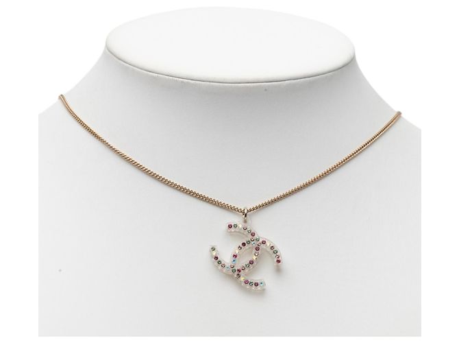 Collana con pendente Chanel Gold CC placcato oro strass e resina D'oro - vista 6