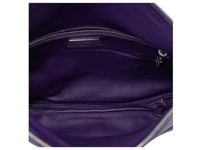 Borsa a tracolla con patta in morbida pelle di vitello viola Prada Porpora - vista 4
