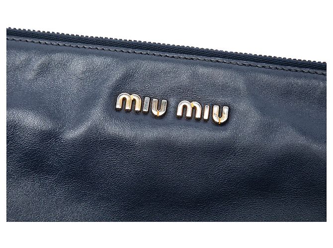 Clutch in pelle blu con borchie Miu Miu Blu navy - vista 5