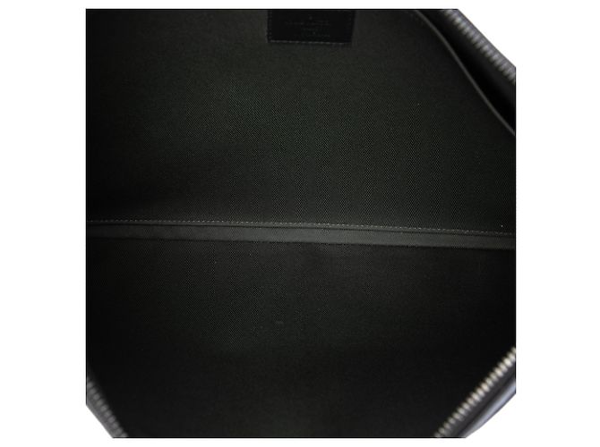 Louis Vuitton Pochette Vivienne Apollo Monogram Eclipse Nera GM Nero - vista 4