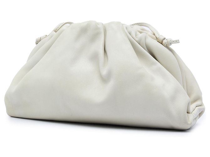 Bottega Veneta White Lambskin The Mini Pouch Crossbody - vista 2