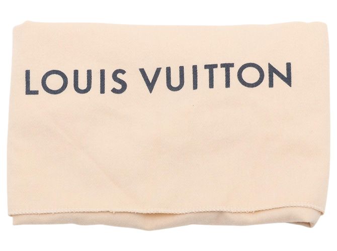 Louis Vuitton Coussin PM in agnello goffrato Monogram nero - vista 10