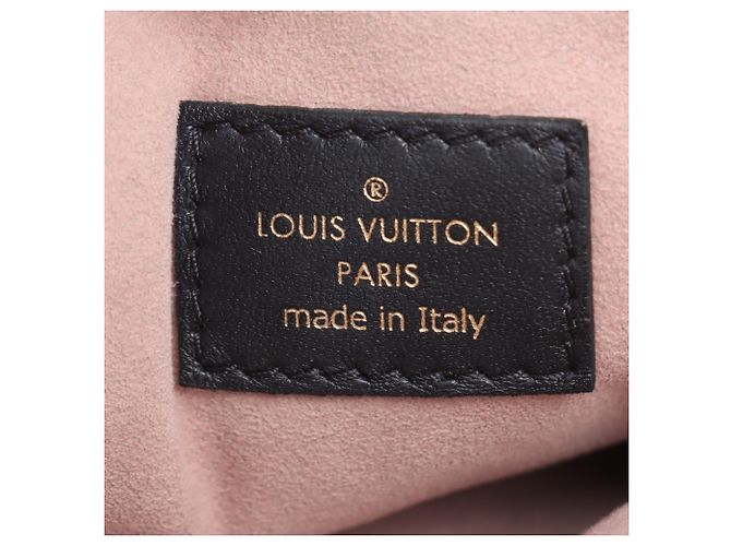 Louis Vuitton Coussin PM in agnello goffrato Monogram nero - vista 6