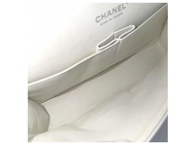 Borsa a tracolla Chanel Matelassé 25 Bianco - vista 4