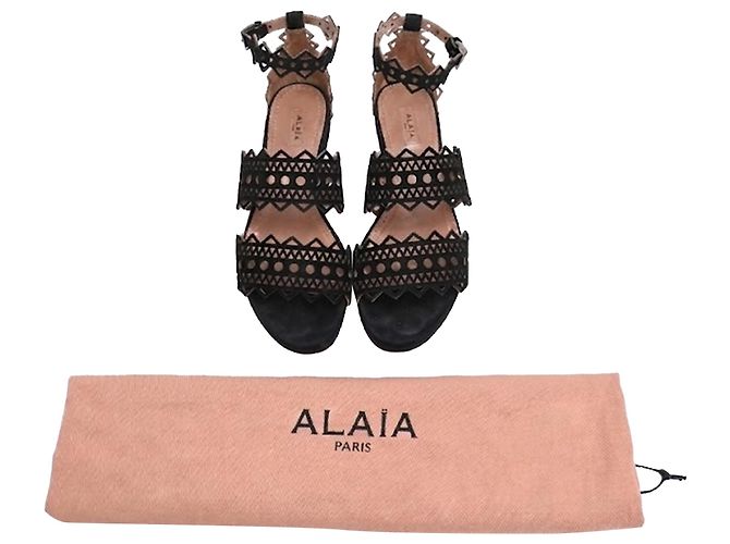 Sandali bassi open toe in scamosciato nero con taglio laser Alaïa - vista 12