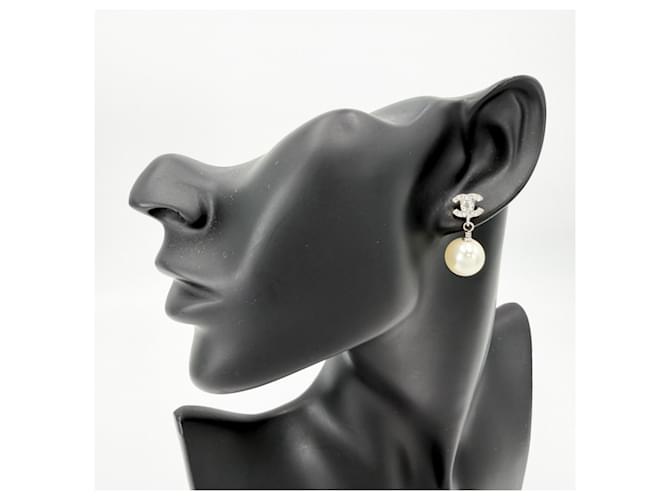 Orecchini a lobo Chanel Argento e Bianco - vista 2