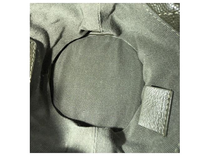 Borsa a tracolla Chanel in pelle di vitello granulata kaki Cachi - vista 4