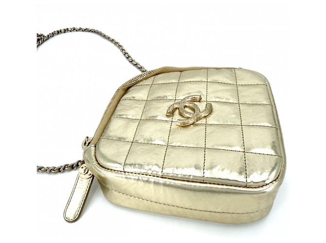 Borsa a tracolla in pelle dorata Chanel D'oro - vista 3