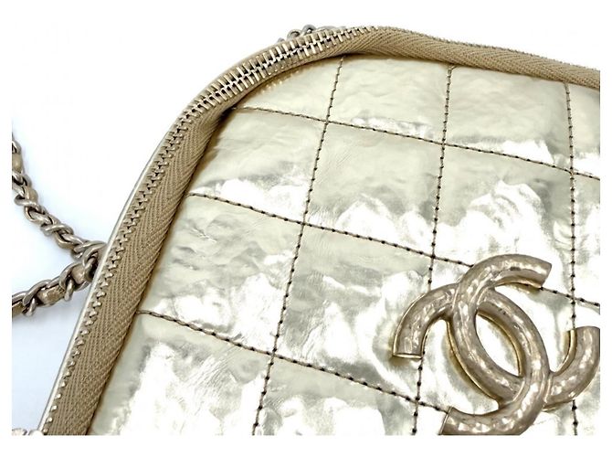 Borsa a tracolla in pelle dorata Chanel D'oro - vista 8