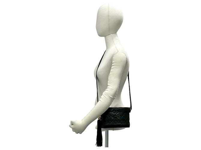 Vanity Chanel Vintage Coco Mark Lammfell Schultertasche mit Quaste Schwarz - Ansicht 2