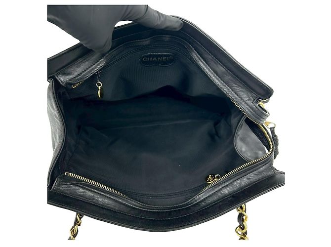 Timeless CHANEL Vintage Coco Mark Lammfell Ketten-Tote Bag Schwarz - Ansicht 9