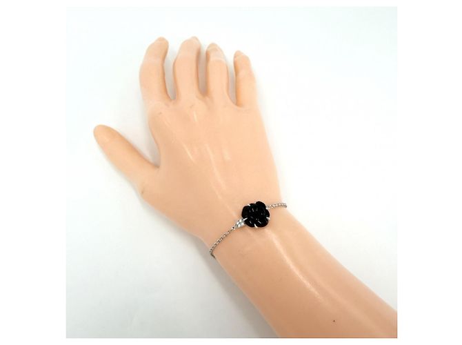 Bracciale charm Collezione Camellia Chanel - vista 3