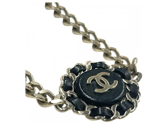 Collana Chanel in pelle nera placcata oro Nero - vista 3