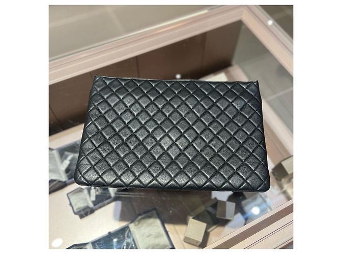 Chanel Gesteppte Leder-Clutch Schwarz - Ansicht 2