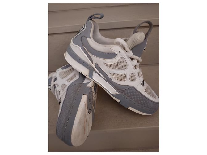 Louis Vuitton LV Trainer Sneaker Weiß und Grau - Ansicht 2