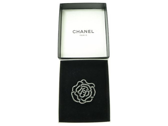 Spilla Vintage Chanel con Strass Metallico - vista 7