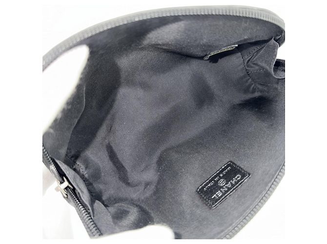 Chanel Pouch aus schwarzem Leder - Ansicht 4
