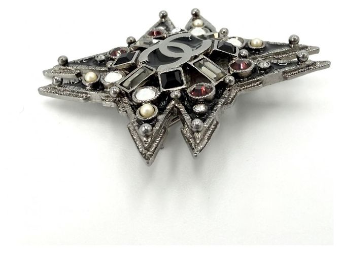 Broche Chanel preta com pérola artificial e strass Preto - vista 3
