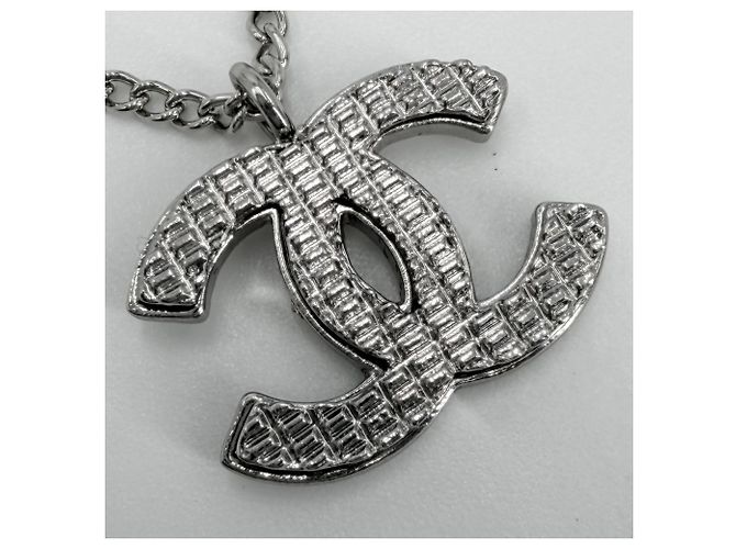 Colar Chanel Prata com Logotipo Coco - vista 6