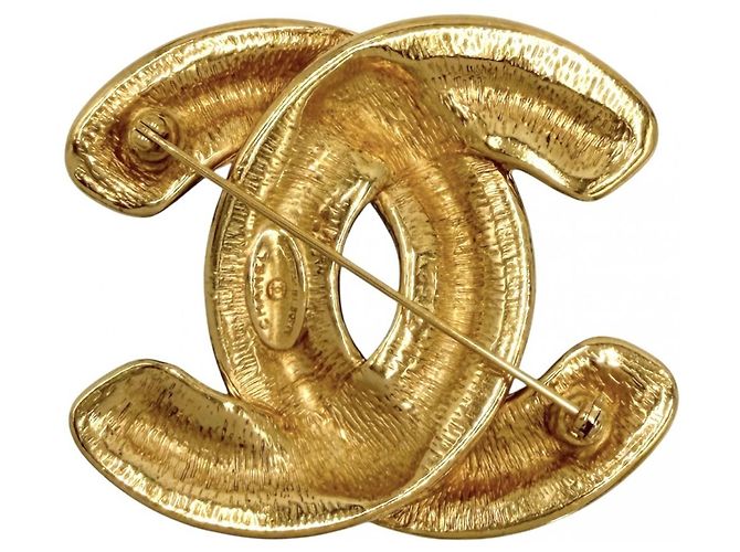 Spilla Chanel Vintage Matelassé Oro D'oro - vista 2