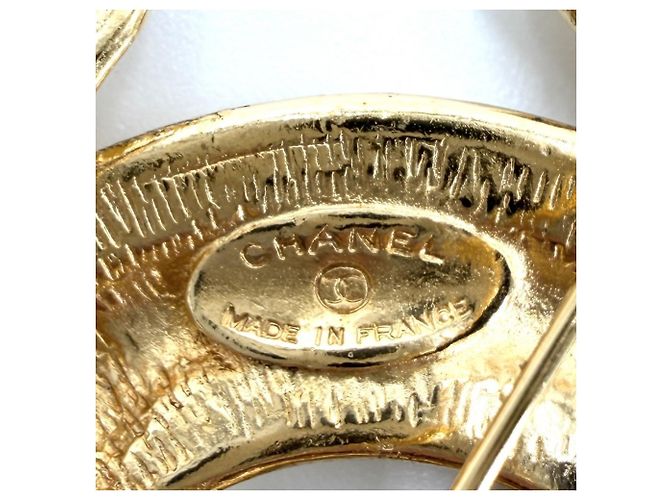 Spilla Chanel Vintage Matelassé Oro D'oro - vista 4