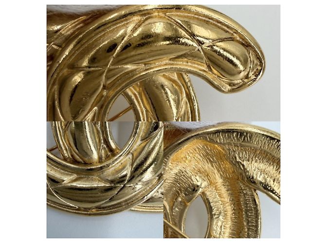 Spilla Chanel Vintage Matelassé Oro D'oro - vista 5