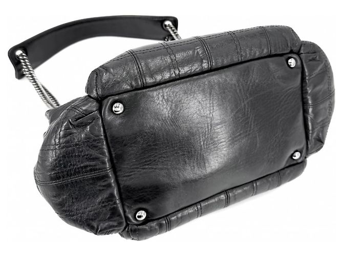 Bowling Borsa a mano Chanel in pelle nera - Design Chocolate Bar Nero - vista 3