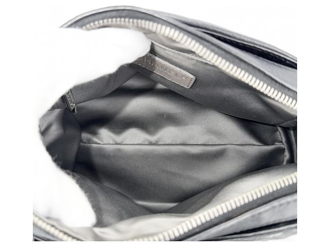 Bowling Borsa a mano Chanel in pelle nera - Design Chocolate Bar Nero - vista 4