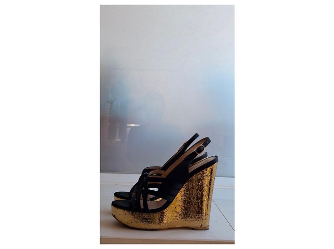 Yves Saint Laurent Sandali con zeppa e listini neri Nero D'oro - vista 2