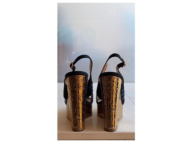 Yves Saint Laurent Sandali con zeppa e listini neri Nero D'oro - vista 4