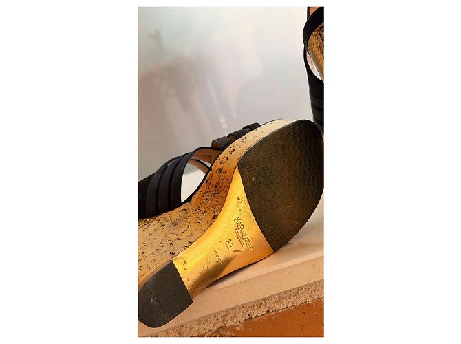 Yves Saint Laurent Sandali con zeppa e listini neri Nero D'oro - vista 5