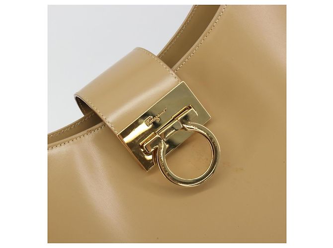 Borsa a tracolla Salvatore Ferragamo Gancini in pelle beige oro Auth ka4982 D'oro - vista 17