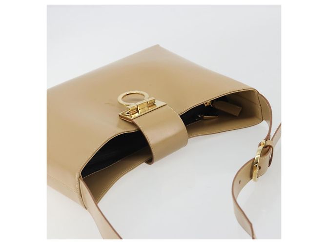 Borsa a tracolla Salvatore Ferragamo Gancini in pelle beige oro Auth ka4982 D'oro - vista 6