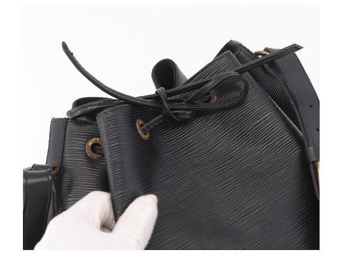 Borsa a Spalla LOUIS VUITTON Epi Petit Noe Nero M44102 LV Auth 189169 - vista 10