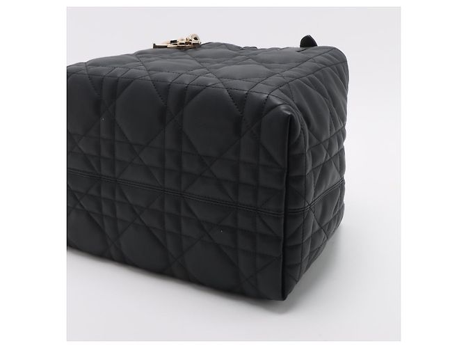 Dior Borsa Tote Toujours Medium in pelle di vitello Macrocannage Black Nero - vista 3