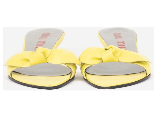 Sandálias de salto plataforma Miu Miu 2000s Bow Wedge Mule Heels Amarelo - vista 5