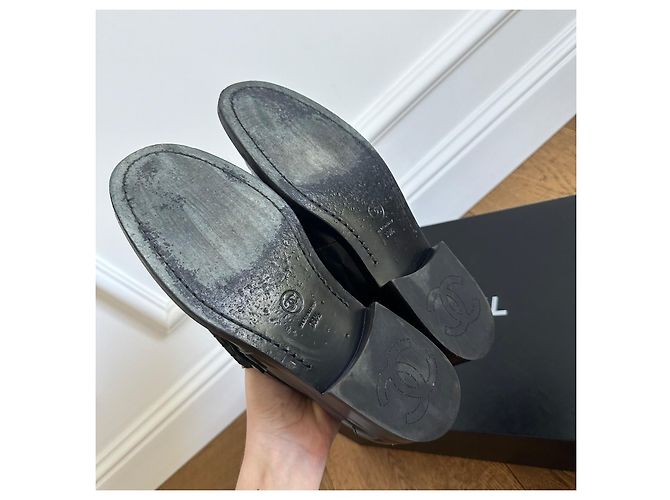 Chanel Mocassini in pelle nera Nero - vista 3