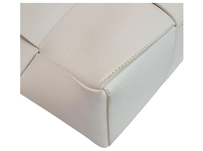 Bolsa de Ombro Bottega Veneta Arco Maxi Intrecciato Branco - vista 4