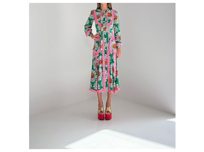 Vestido de seda Gucci Alessandro Michele Estampado Margaritas Primavera 2017 Rosa Blanco Verde - vista 3