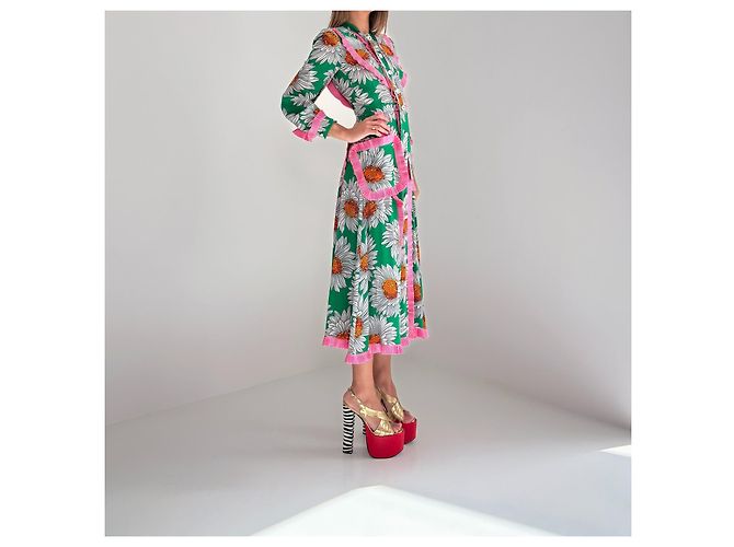 Vestido de seda Gucci Alessandro Michele Estampado Margaritas Primavera 2017 Rosa Blanco Verde - vista 4