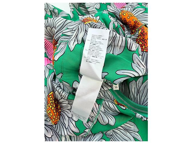 Vestido de seda Gucci Alessandro Michele Estampado Margaritas Primavera 2017 Rosa Blanco Verde - vista 7