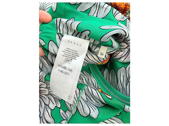 Vestido de seda Gucci Alessandro Michele Estampado Margaritas Primavera 2017 Rosa Blanco Verde - vista 9