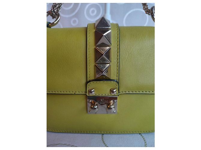 Valentino Garavani Borsa Rockstud Lock Flap - Pelle Giallo Lime - vista 10