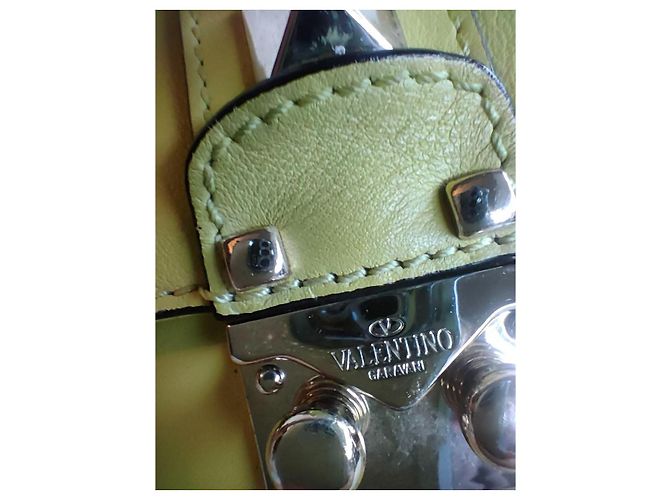 Valentino Garavani Borsa Rockstud Lock Flap - Pelle Giallo Lime - vista 11