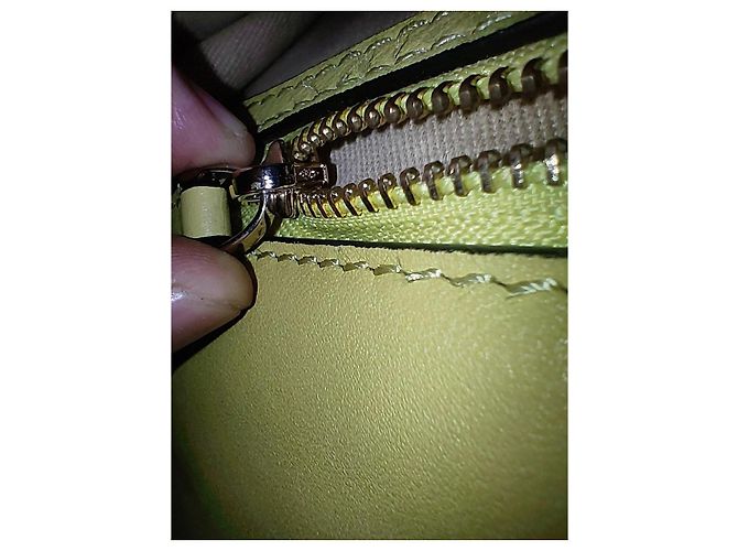 Valentino Garavani Borsa Rockstud Lock Flap - Pelle Giallo Lime - vista 13