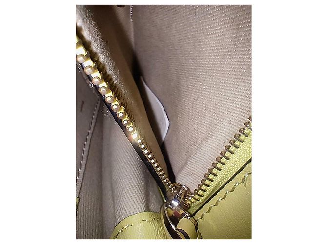 Valentino Garavani Borsa Rockstud Lock Flap - Pelle Giallo Lime - vista 14