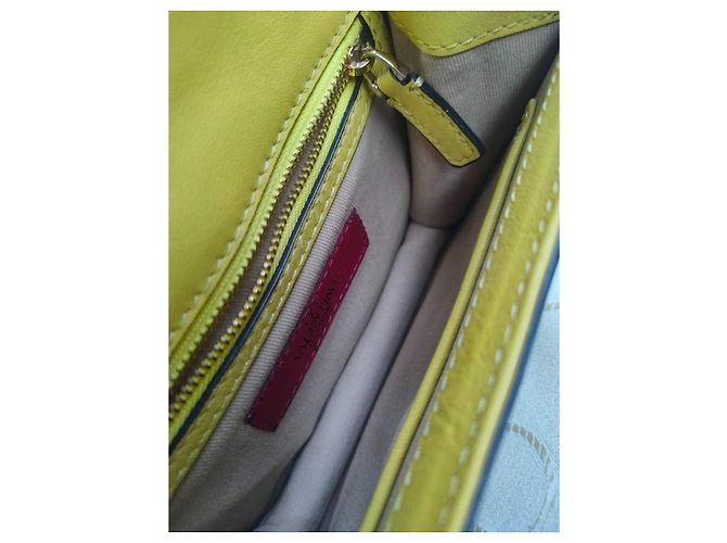 Valentino Garavani Borsa Rockstud Lock Flap - Pelle Giallo Lime - vista 15